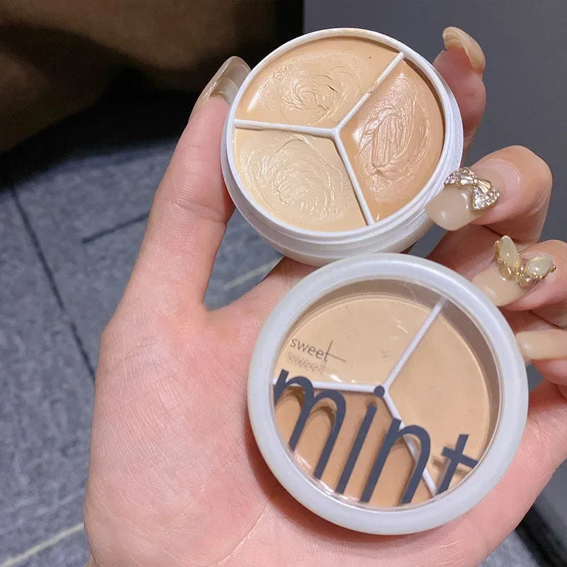 Sweet Mint 3-Color Cream Concealer Palette – Smooth, Buildable Coverage for Dark Circles, Acne Marks & Dull Skin with a Brightening Finish